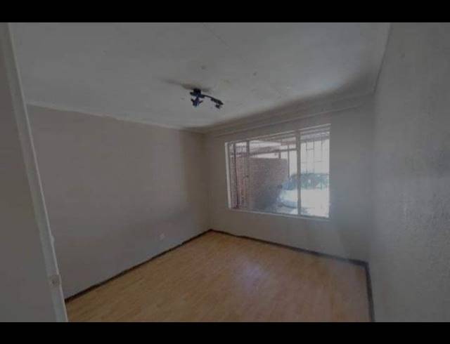 2 BEDROOM TOWNHOUSE FOR SALE IN BIRCH ACRES